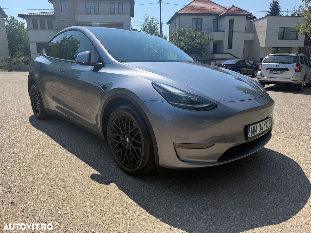 Tesla Model Y - 1