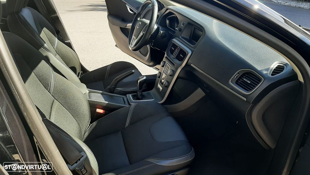 Volvo V40 2.0 D3 Momentum - 31
