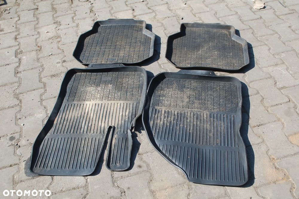 DYWANIKI GUMOWE KOMPLET VW PASSAT B5 - 1