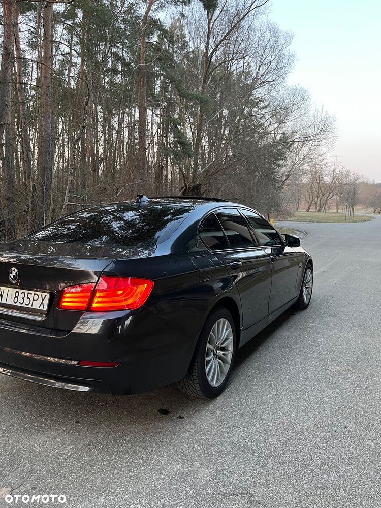 BMW Seria 5 528i xDrive - 7
