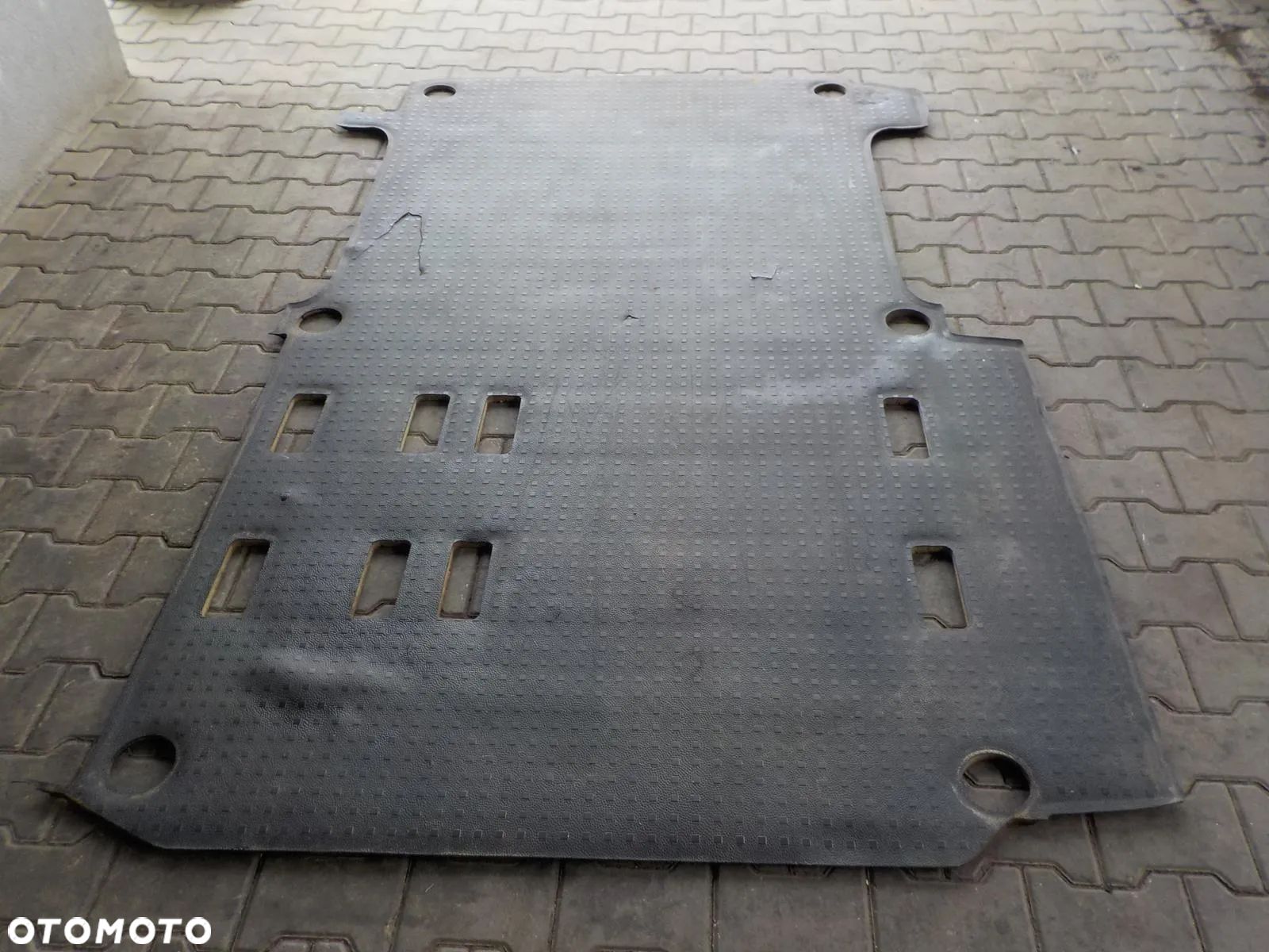 VW T5 T6 WYKŁADZINA GUMA PODŁOGA TYŁ KRÓTKI - 1