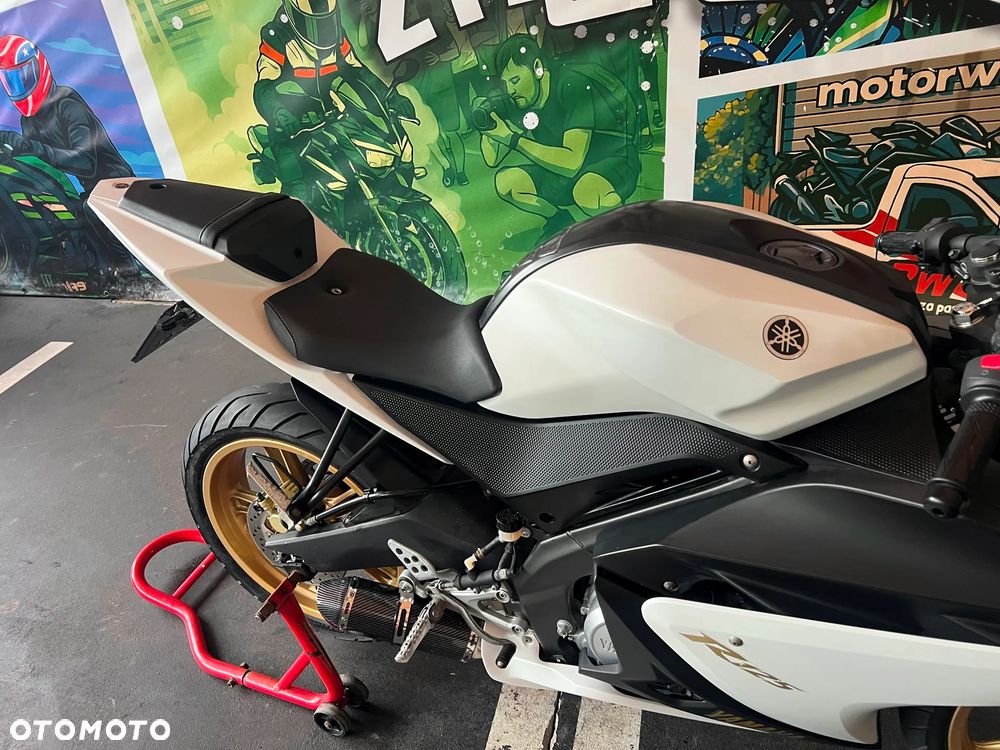 Yamaha YZF - 8