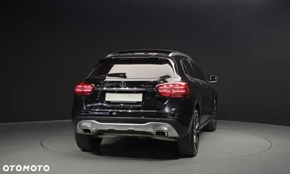 Mercedes-Benz GLA - 5