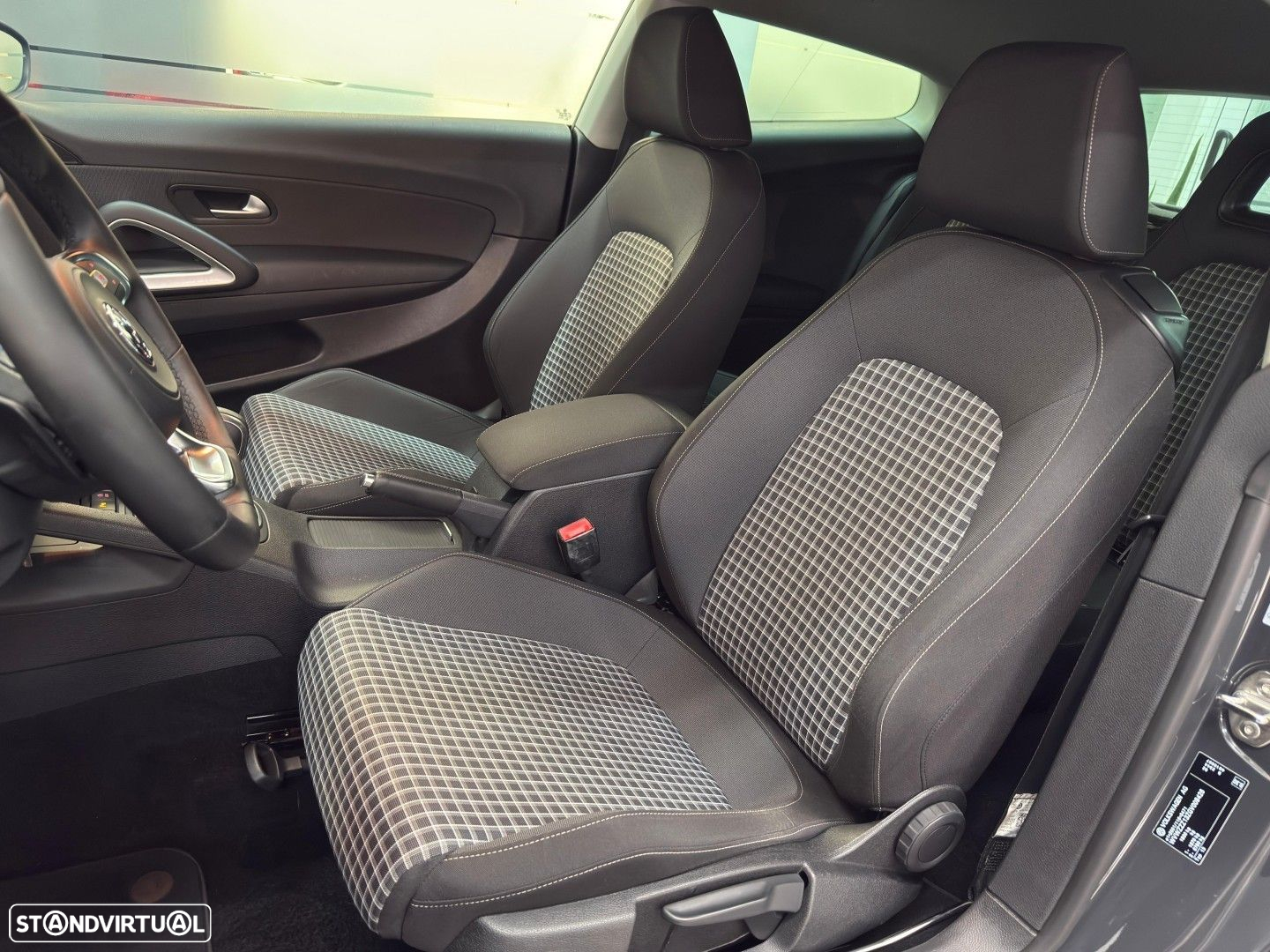 VW Scirocco 2.0 TDI Sport DSG - 11