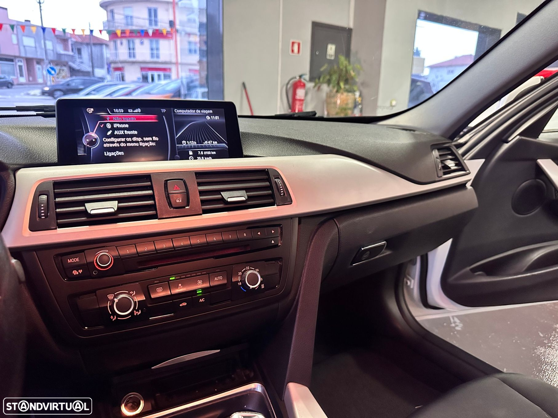 BMW 320 d Touring Auto Exclusive - 22
