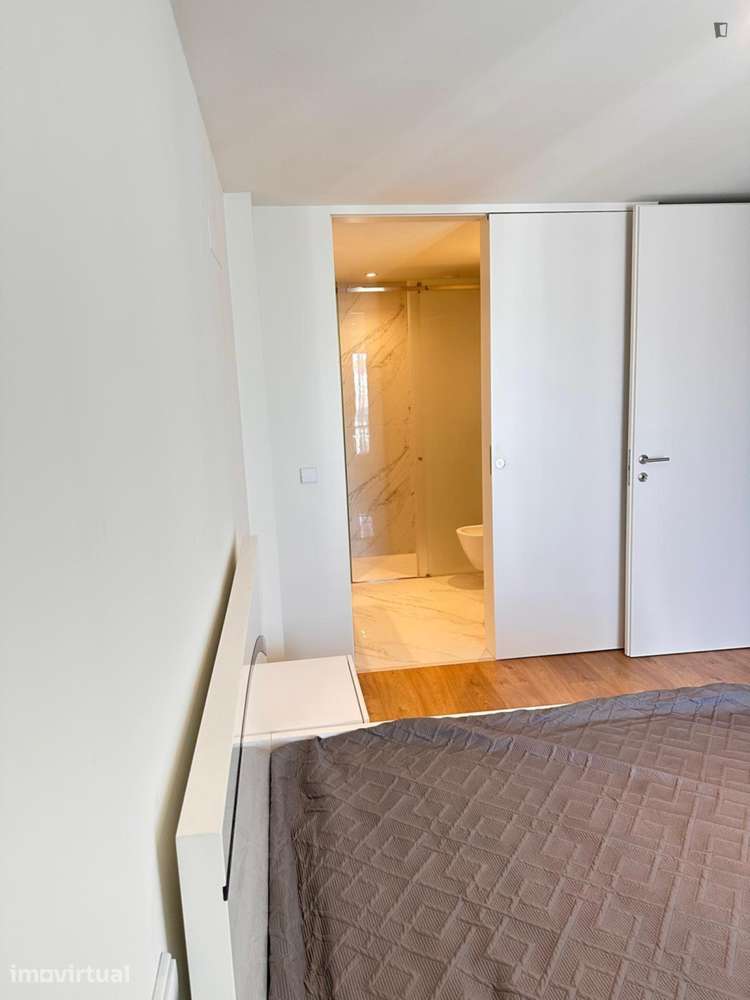 Quarto - localizado em Paranhos Porto - Grande imagem: 3/8