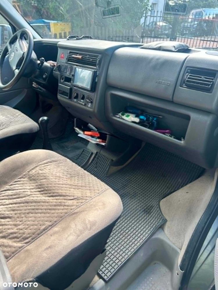 Volkswagen Caravelle - 5