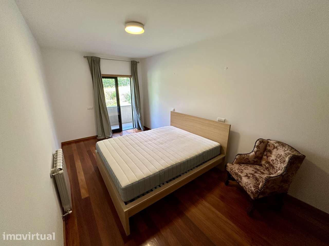 Apartamento T3 Mobilado + Garagem Individual - Centro Cidade Guimarães - Grande imagem: 5/8