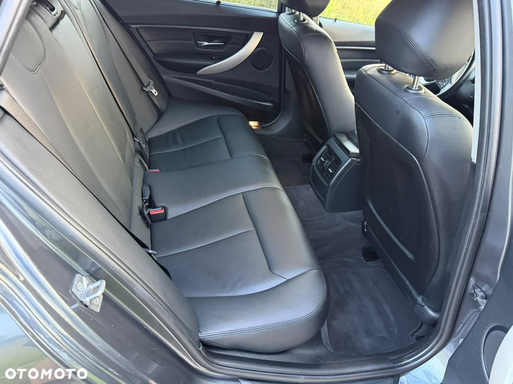 BMW Seria 3 320d Luxury Line - 30