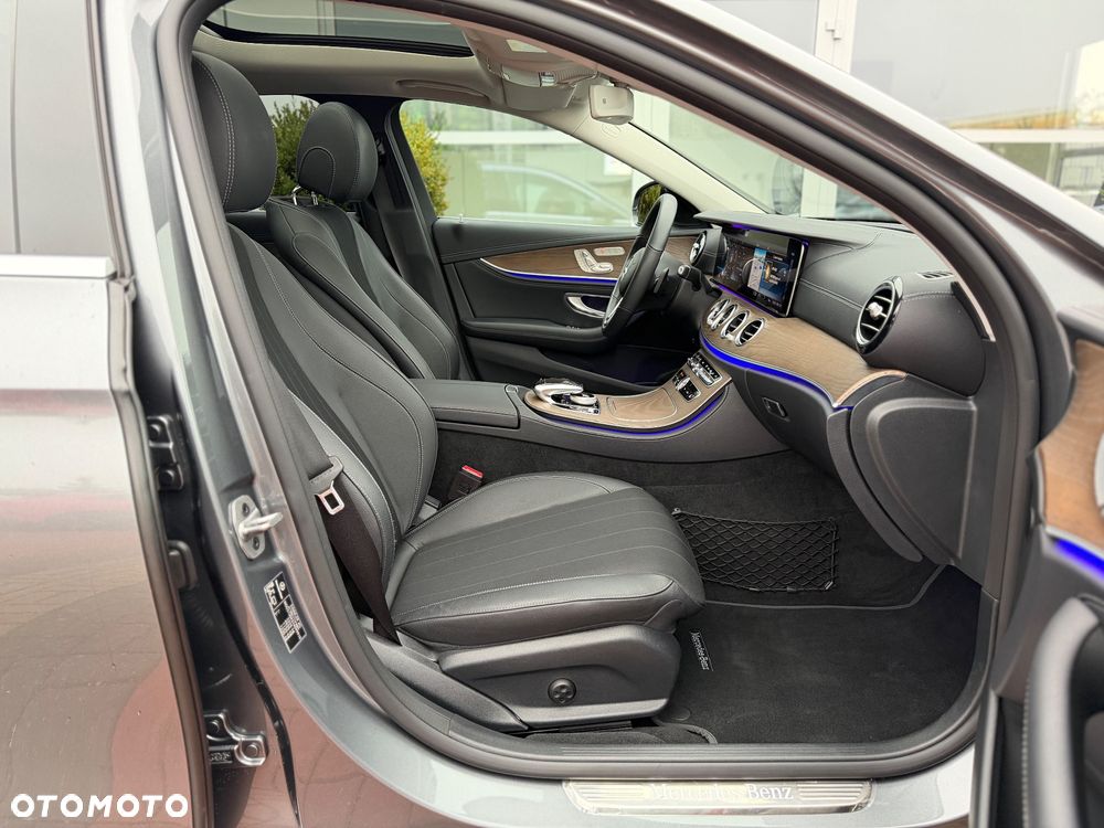 Mercedes-Benz Klasa E 200 4Matic 9G-TRONIC Exclusive - 9