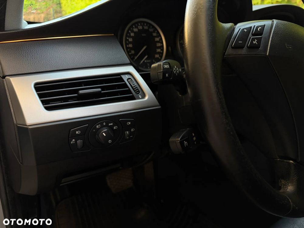 BMW Seria 5 525d - 15