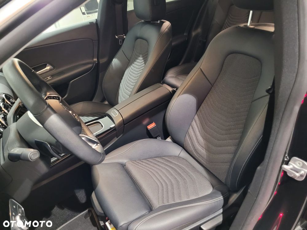 Mercedes-Benz CLA 200 7G-DCT - 11
