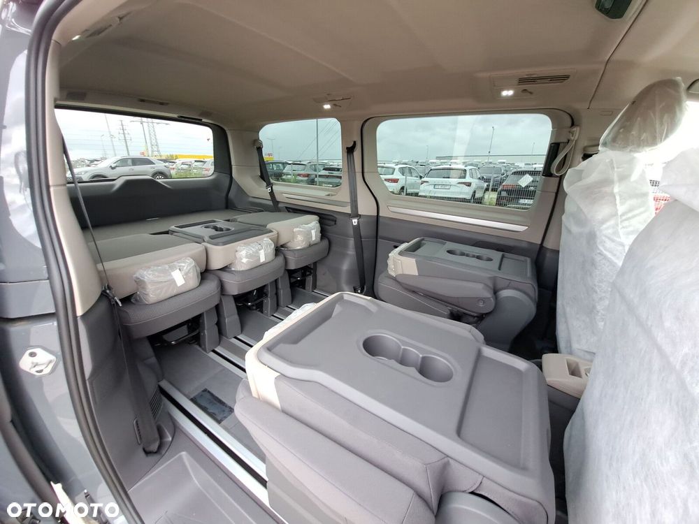 Volkswagen Multivan - 16