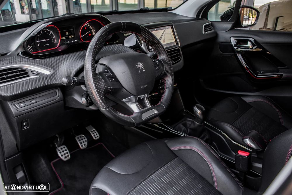 Peugeot 2008 1.2 PureTech GT Line - 21