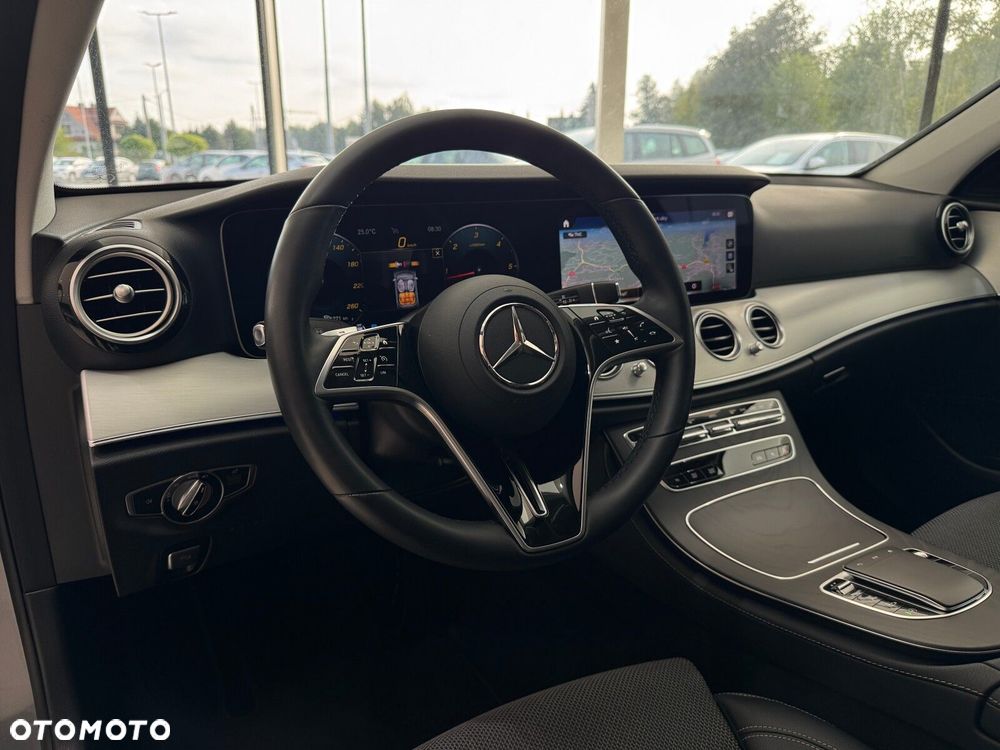 Mercedes-Benz Klasa E 220 d 4-Matic AMG/Avantgarde - 8