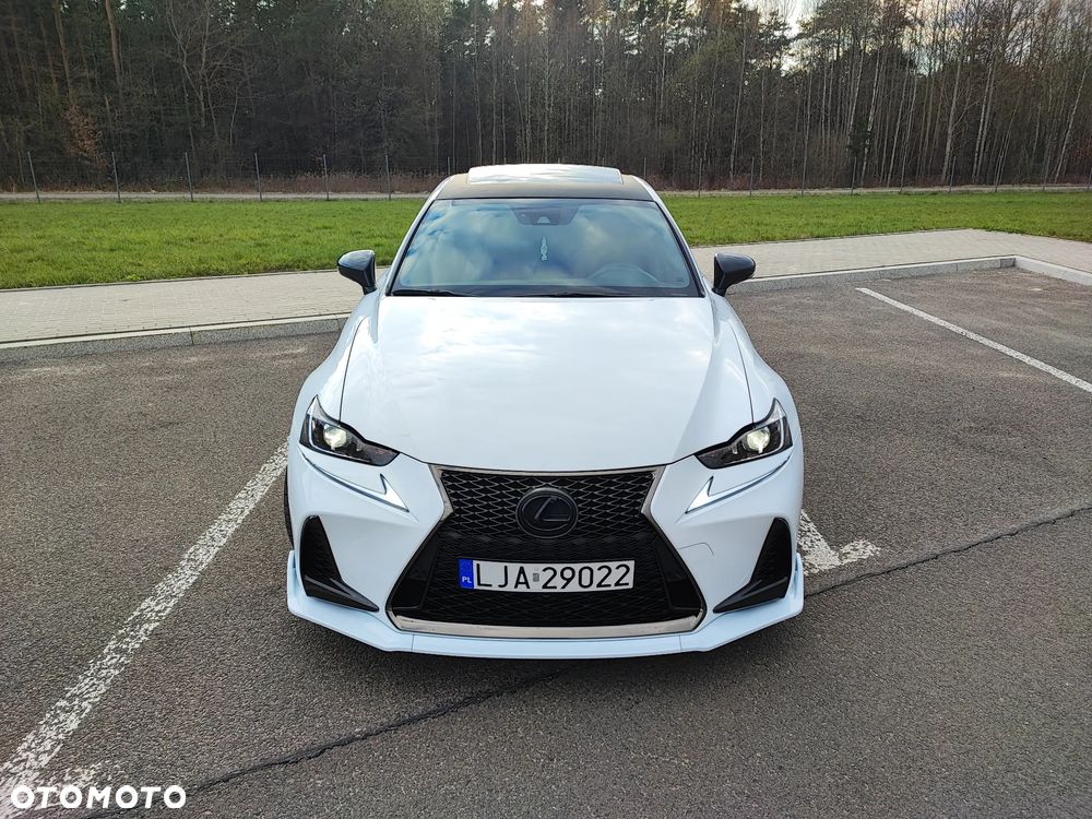 Lexus Is 2018 photo 2