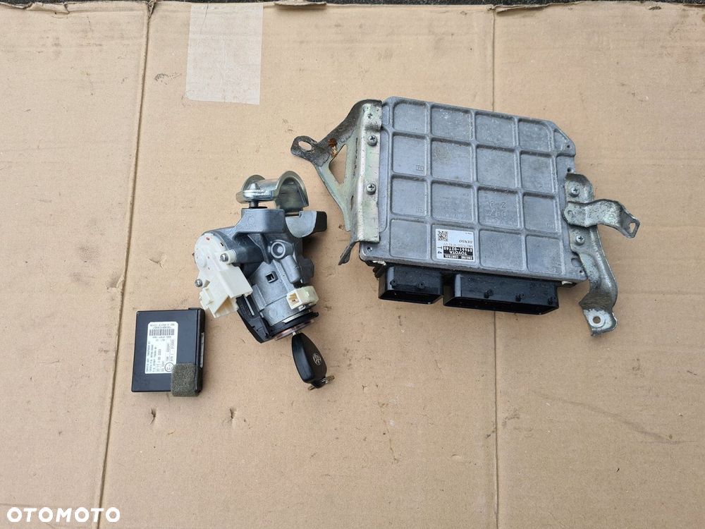 auris 1.6 sterownik kluczyk zestaw 89661-02t40