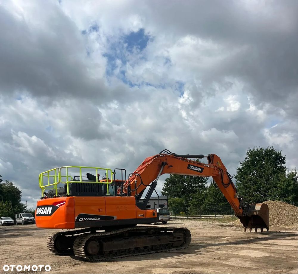 Doosan DX 300  LC - 7 KOPARKA GĄSIENICOWA - 15