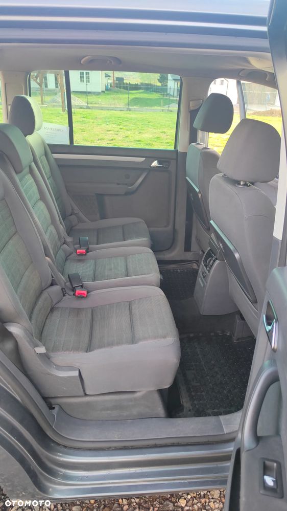 Volkswagen Touran 2.0 TDI DPF Trendline - 12