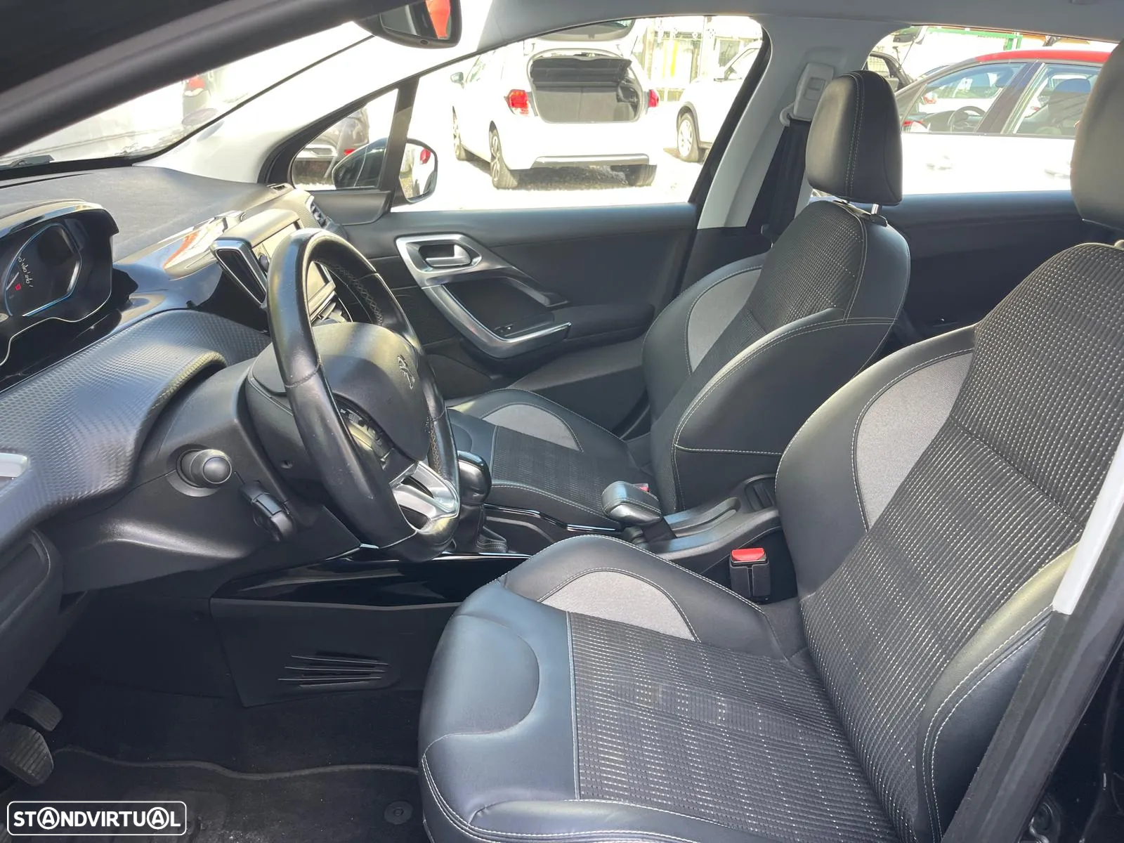 Peugeot 2008 1.2 PureTech Allure - 7