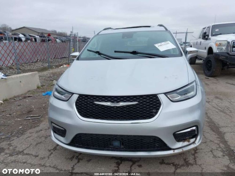 Chrysler Pacifica - 5