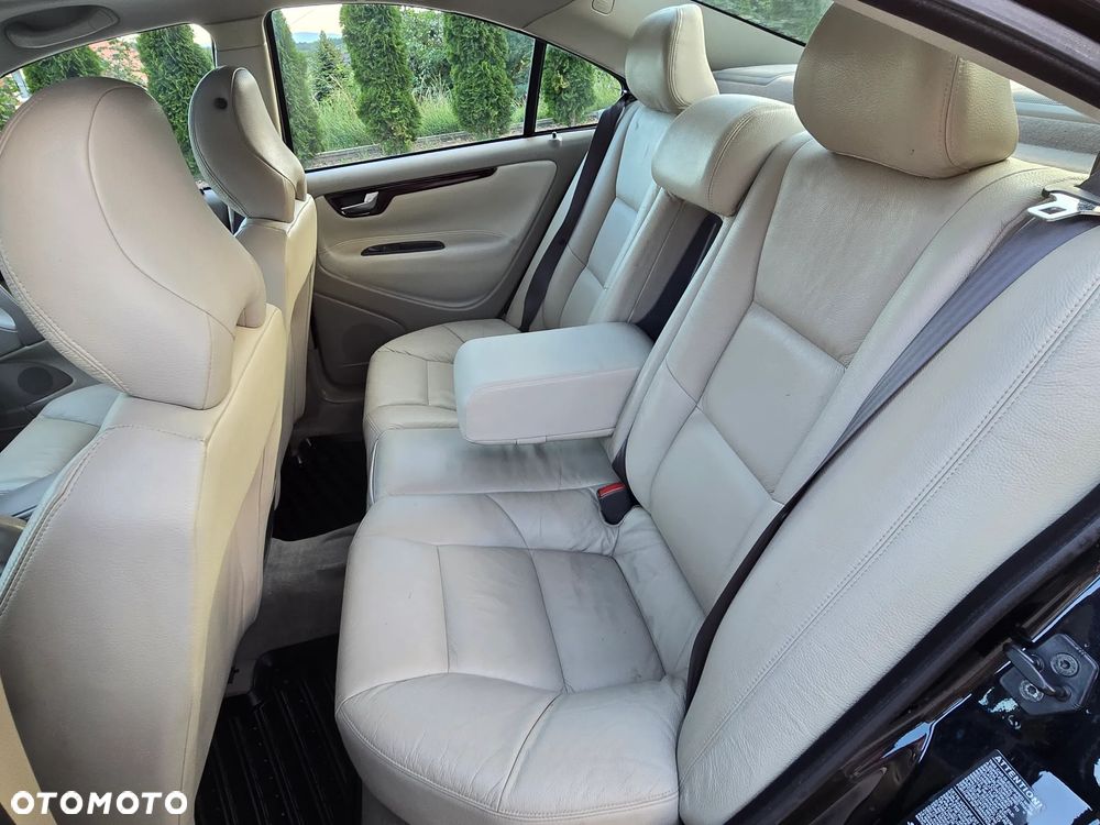 Volvo S60 2.4 Momentum - 28