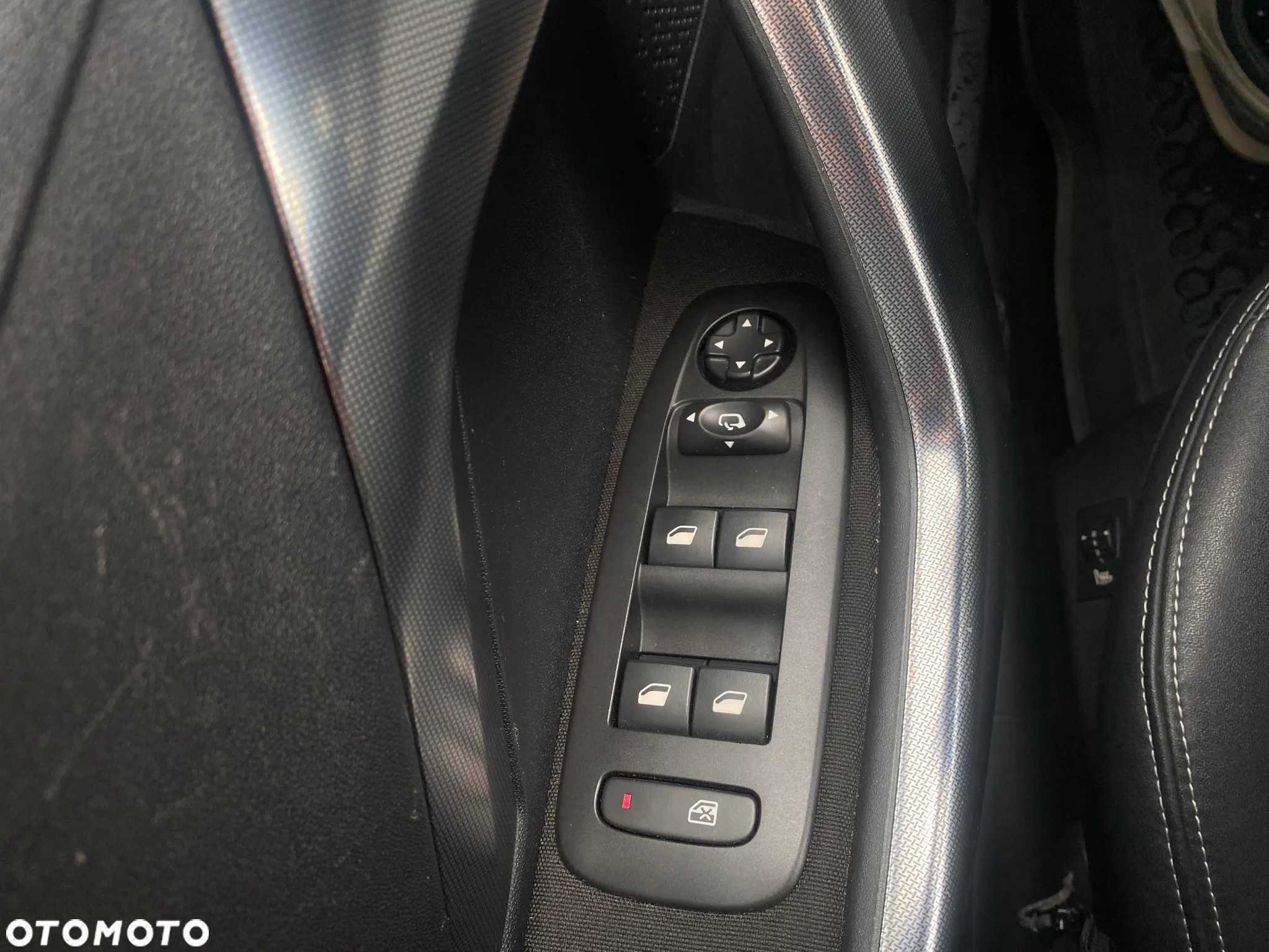 Peugeot 2008 1.2 Pure Tech Allure S&S EAT6 - 24