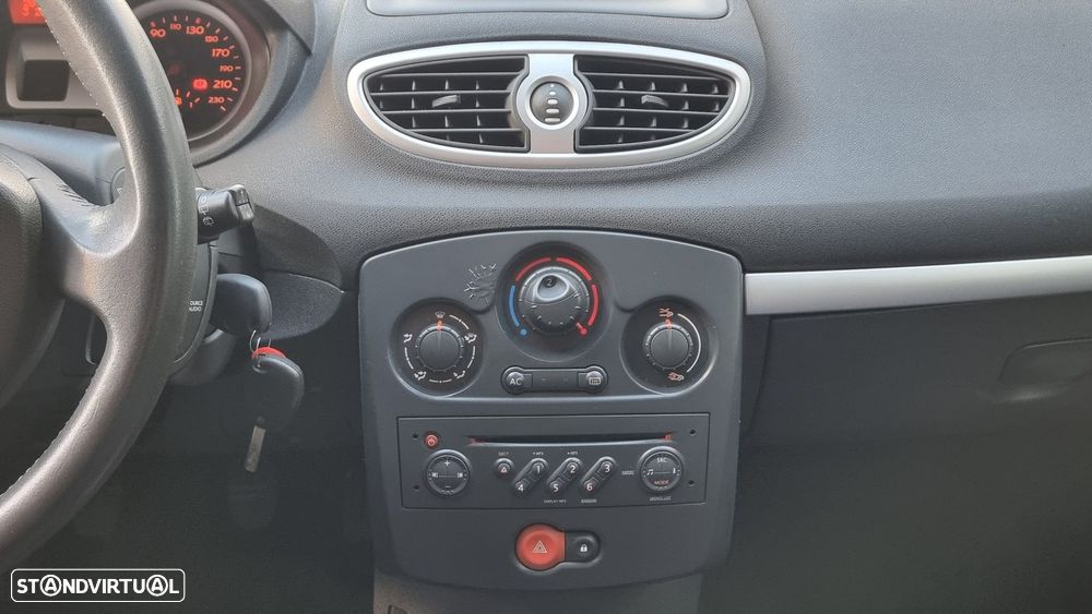 Renault Clio 1.2 16V Confort - 9