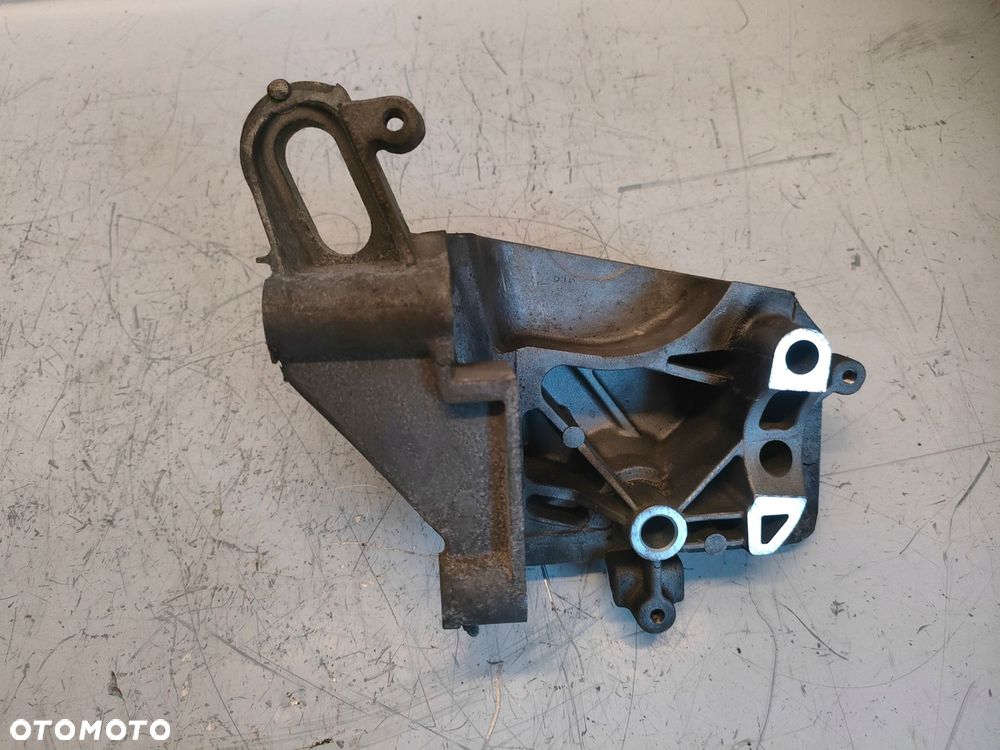 FORD FIESTA MK7 1.4 B 09- ŁAPA WSPORNIK SILNIKA 8A666F001DB - 4