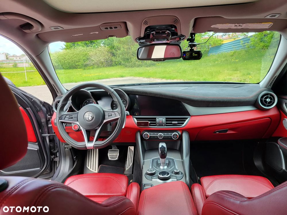 Alfa Romeo Giulia 2.0 Turbo 16V AT8-Q4 Veloce Ti - 5