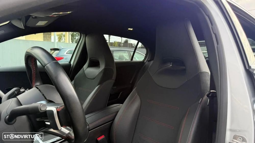 Mercedes-Benz A 250 e AMG Line - 13