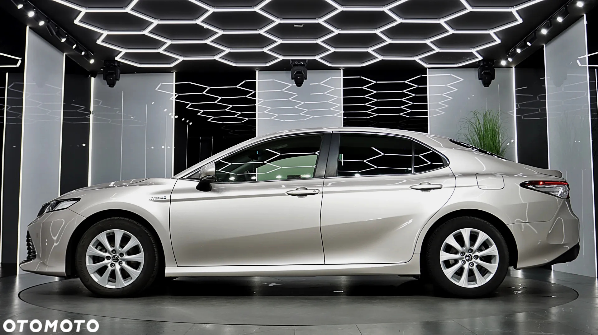 Toyota Camry 2.5 Hybrid Comfort CVT - 4