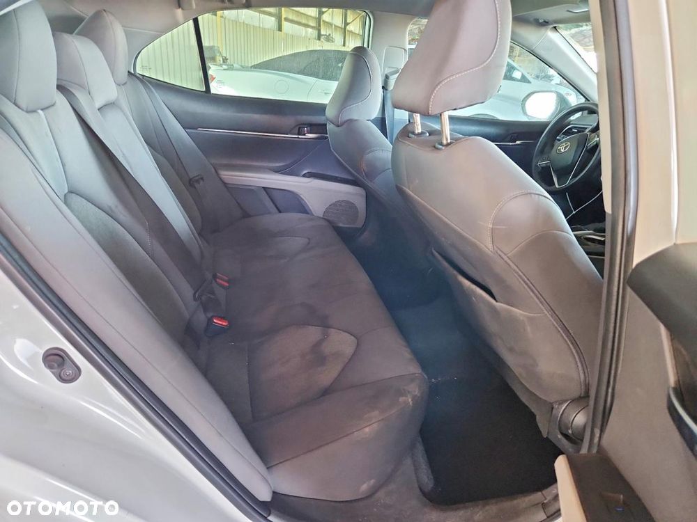 Toyota Camry - 9