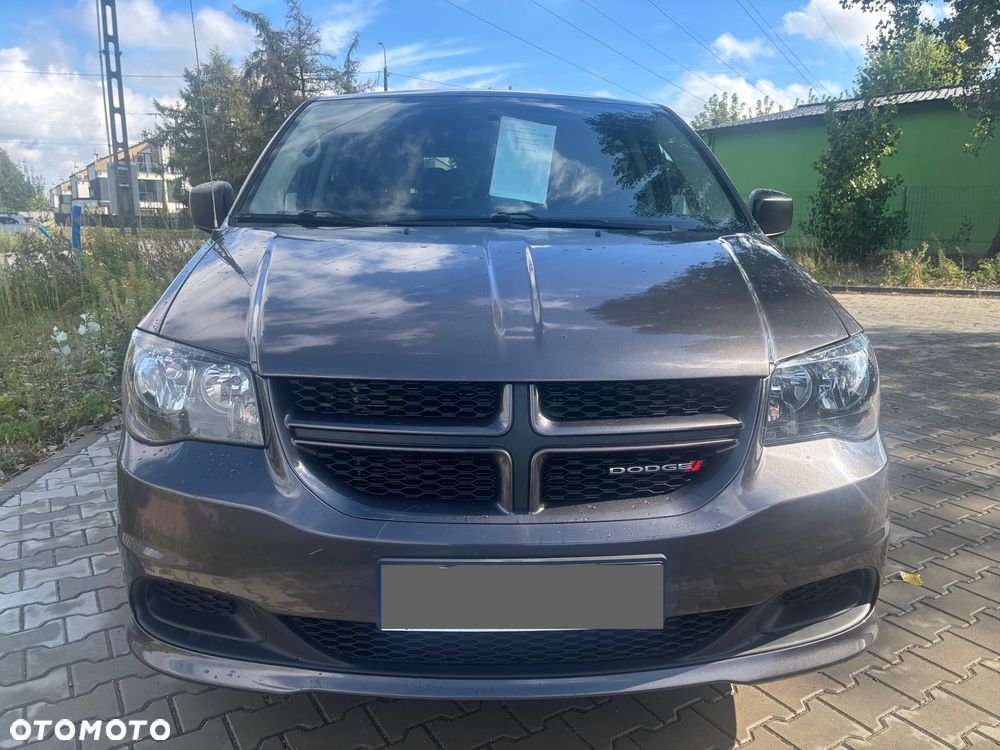 Dodge Grand Caravan - 2
