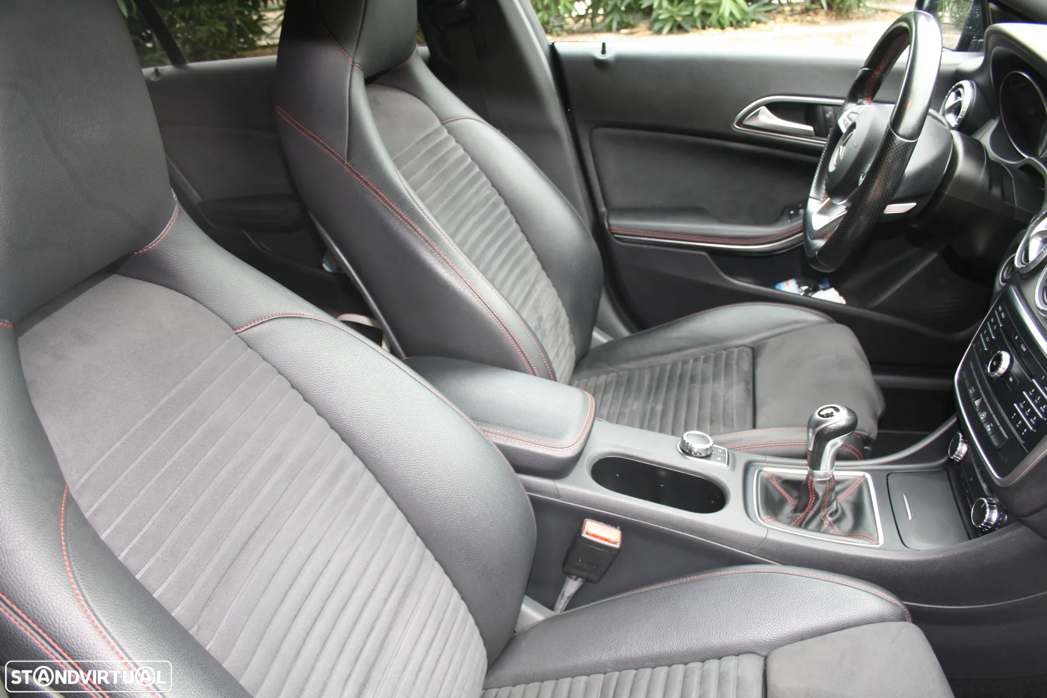 Mercedes-Benz CLA 180 d Shooting Brake AMG Line - 31