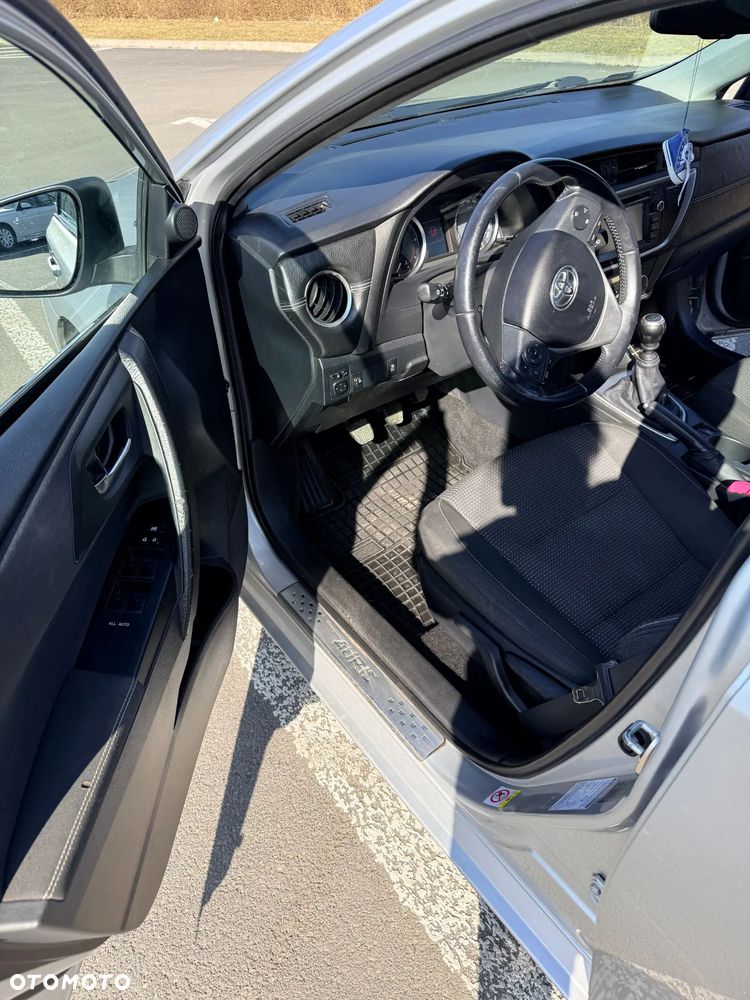 Toyota Auris - 18