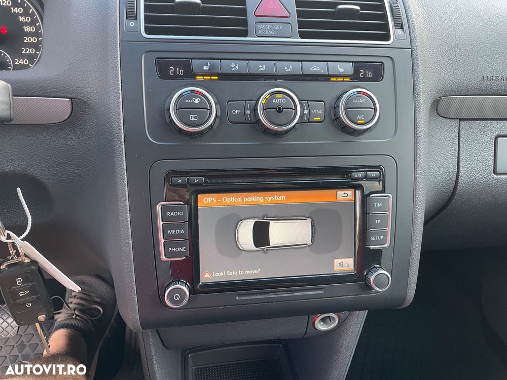 Volkswagen Touran - 27