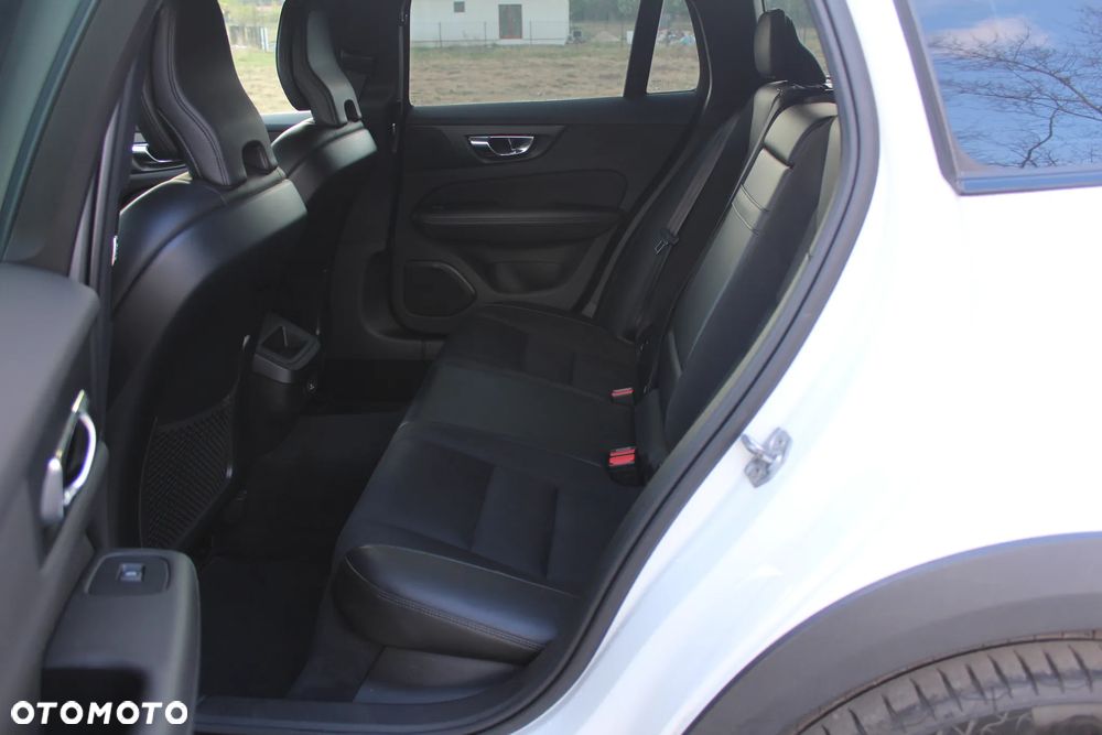 Volvo V60 Cross Country D4 AWD Geartronic - 25