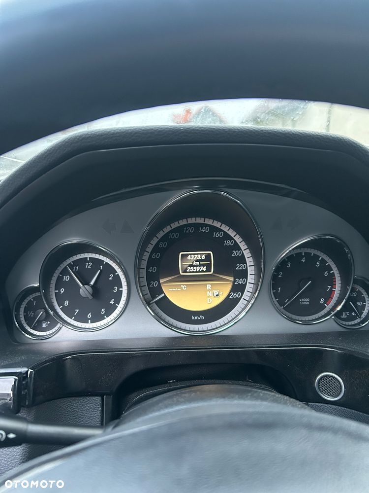 Mercedes-Benz Klasa E 250 CGI BlueEFFICIENCY Automatik Avantgarde - 9