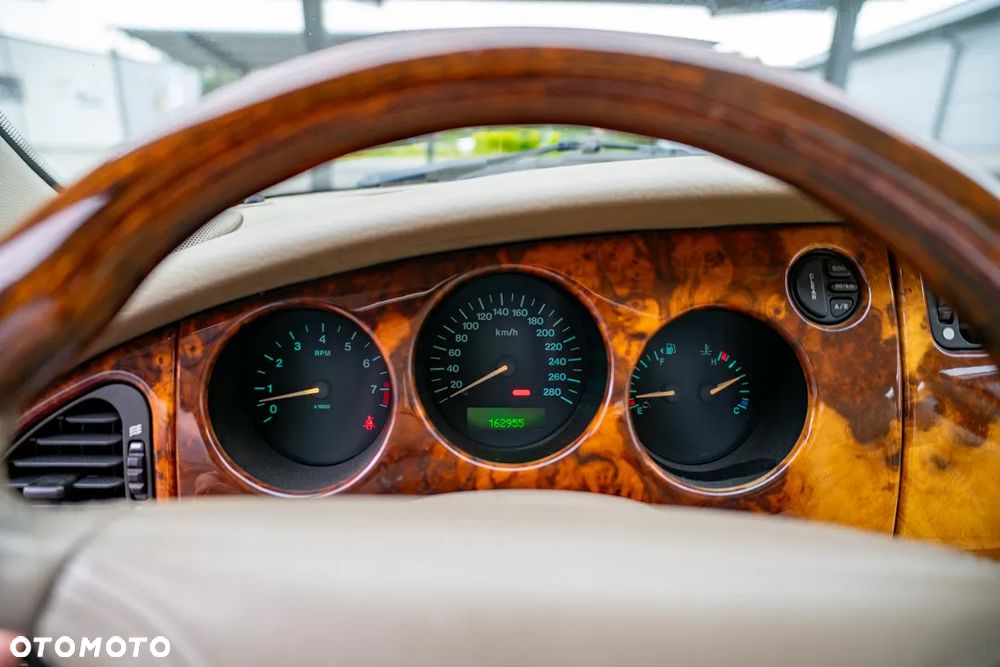 Jaguar XK8 4.0 - 37