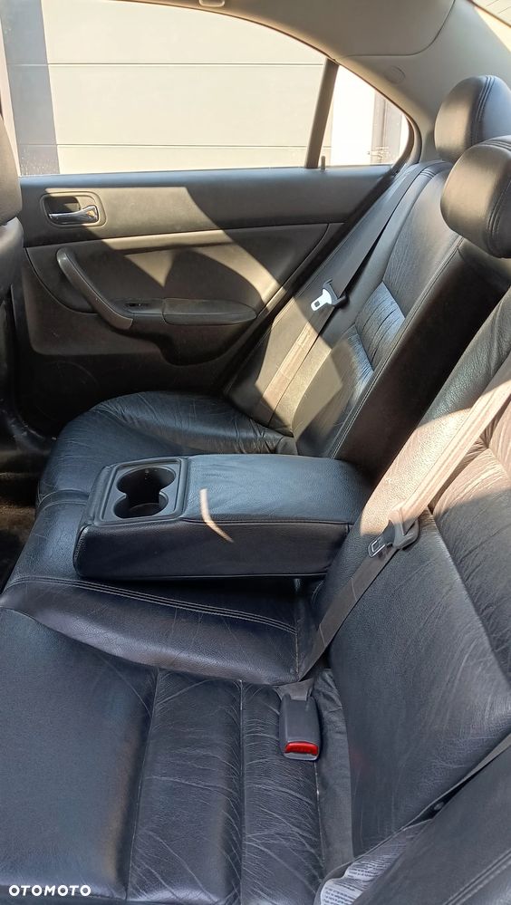 Honda Accord 2.0 Executive - 11