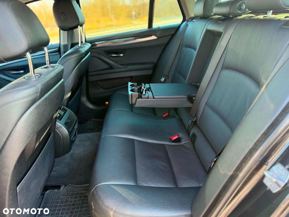 BMW Seria 5 520d xDrive - 6