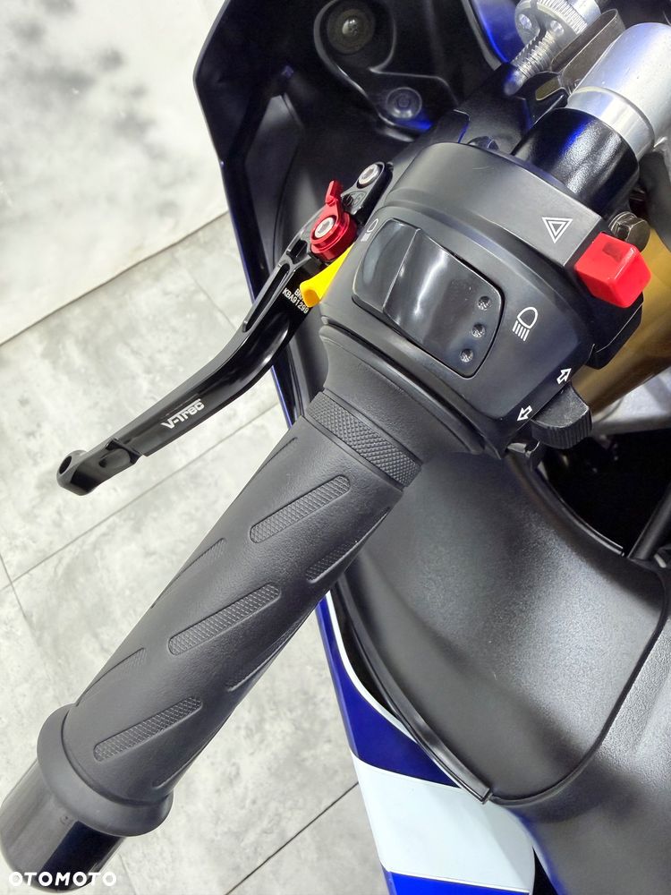 Suzuki GSX-R - 16