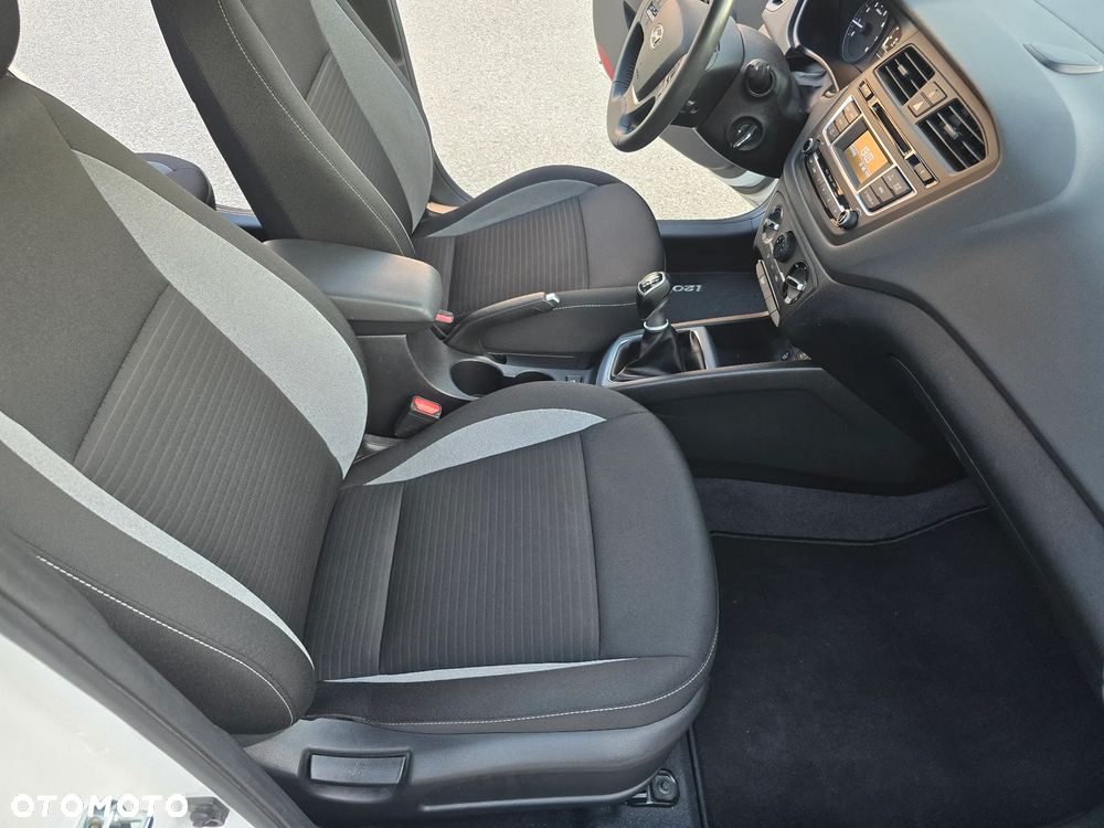 Hyundai i20 - 12