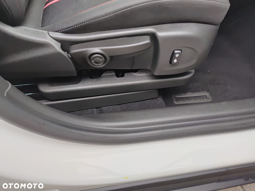 Opel Crossland X 1.2 T Design Line S&S - 9