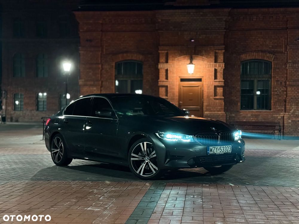 BMW Seria 3 330i xDrive Sport Line - 40