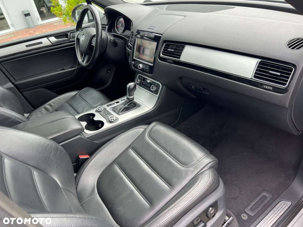 Volkswagen Touareg 3.0 Hybrid 4Motion Automatik - 9
