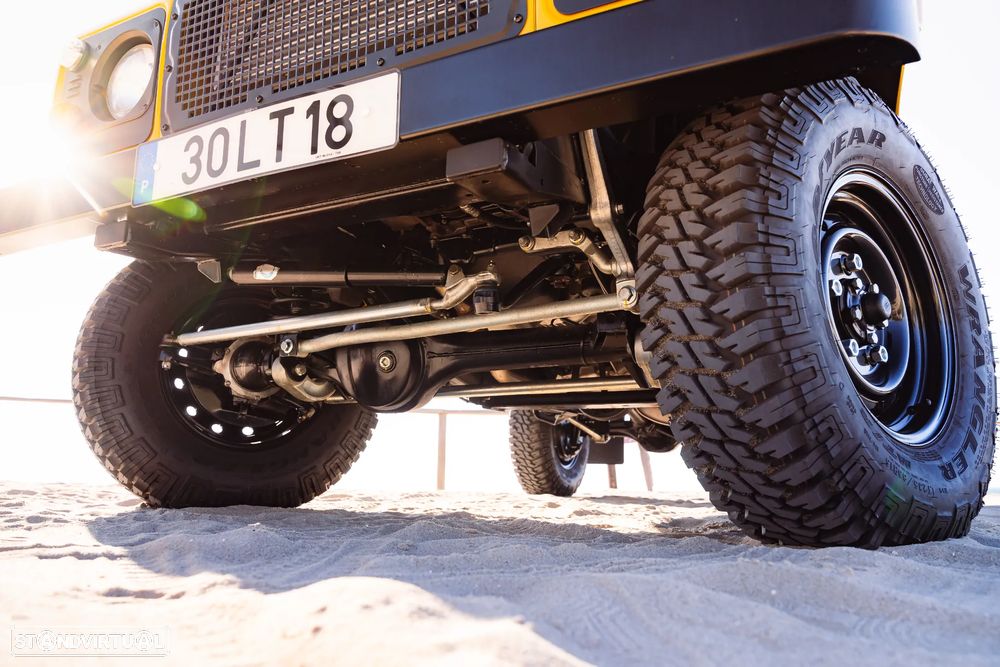 Land Rover Defender 90 SW 2.4 CRD S - 19