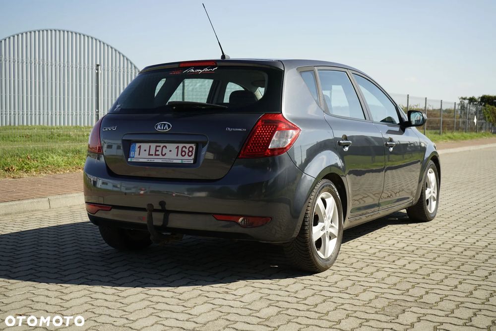Kia Ceed 1.6 CRDi 90 Vision - 12