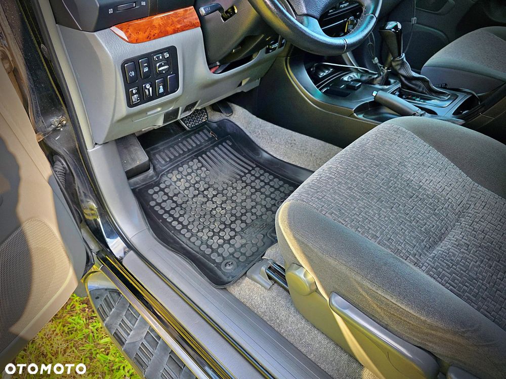 Toyota Land Cruiser - 31